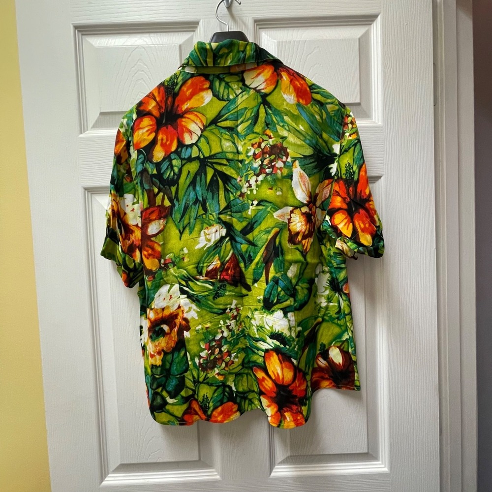 Vintage Chico's Women's Size 1 (M) Tropical Print 100%‎ Rayon Roll-Tab Shirt - Picture 6 of 11